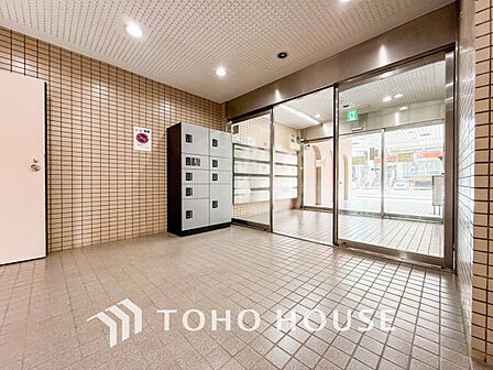光あふれる開放感あるロビーは上質で洗練された空間。