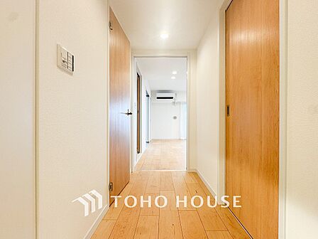 やわらかな陽射しがふりそそぎ、ゆったりした時間が流れる室内。