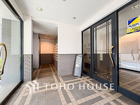 プライベート感が高まる、居住者を優しく迎え入れてくれるエントランス。