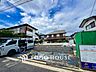 駐車場：カースペースもゆとりある空間を保っています。