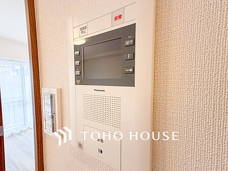 誰が来てもわかる様にモニター付きインターホンを設置。快適と安らぎを合わせた優しい設計。