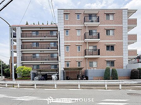 時代の流れに惑わされないシックなカラートーンで街並みに溶け込む外観。
