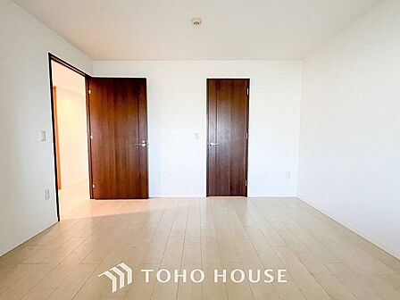 一日の疲れをいやしてくれる主寝室。自分時間を快適に過ごすプライベートルーム。