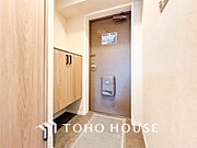 居住者の帰り、訪れる方を優しく迎えてくれる玄関です。