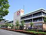 周辺：関東圏を中心にお手頃価格の商品を取り扱うと話題のお店。週末にまとめ買いもいいですね。