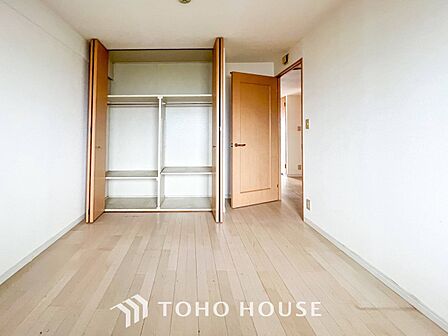 一日の疲れをいやしてくれる主寝室。自分時間を快適に過ごすプライベートルーム。