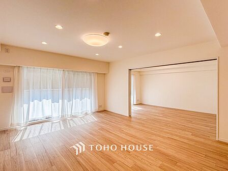 落ち着いた雰囲気に包まれた伸びやかな空間で、ゆったりと家族団らんの時間を過ごせます。