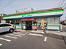 周辺：24時間営業。お弁当やお惣菜、パンなどをはじめ、生活用品、お酒なども取り揃えています。