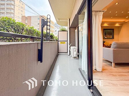 心地よい風を肌で感じることのできるバルコニー。