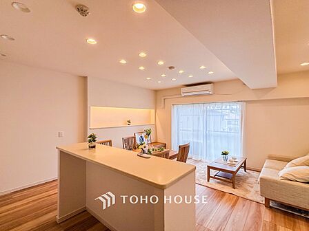落ち着いた雰囲気に包まれた伸びやかな空間で、ゆったりと家族団らんの時間を過ごせます。