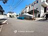 外観：前面道路含む現地写真『快適』は「家」と「街」と「環境」が調和した時に訪れるだと改めて感じさせてくれます。