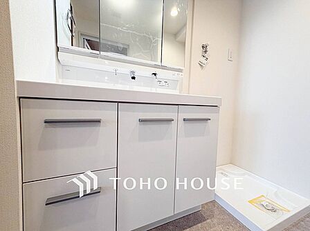 洗面台・洗面所十分な大きさの洗面台は、朝の慌ただしい時間でも余裕とゆとりを感じて頂けます。