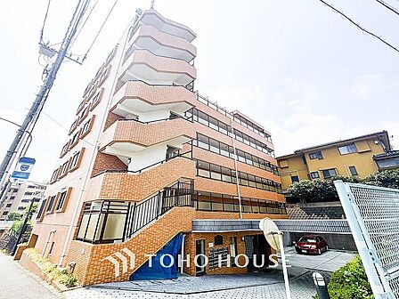 前面道路含む現地写真『快適』は「家」と「街」と「環境」が調和した時に訪れるだと改めて感じさせてくれます。