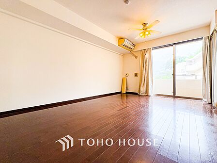 落ち着いた雰囲気に包まれた伸びやかな空間で、ゆったりと家族団らんの時間を過ごせます。