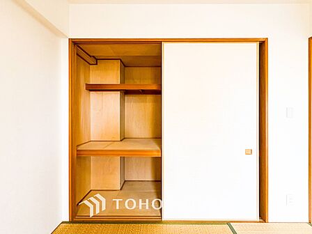 普段使わない季節用品やトランクなど大きなものもラクラク収納できる広さがございます。