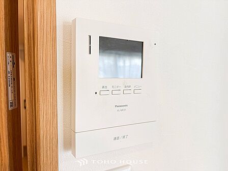 誰が来てもわかる様にモニター付きインターホンを設置。