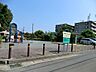 周辺：住宅街の中にある遊具もいくつかある、落ち着いた公園です。小さなお子様も安心して遊べます。