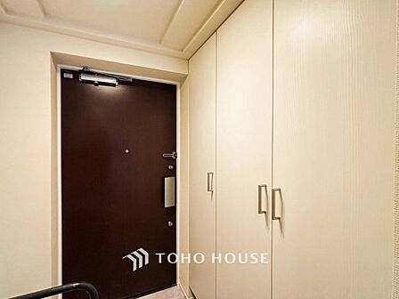 居住者の帰り、訪れる方を優しく迎えてくれる玄関です。