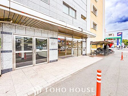 前面道路含む現地写真『快適』は「家」と「街」と「環境」が調和した時に訪れるだと改めて感じさせてくれます。