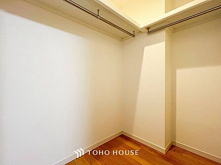衣類だけでなく大きな荷物も収納でき、お部屋がすっきりします。