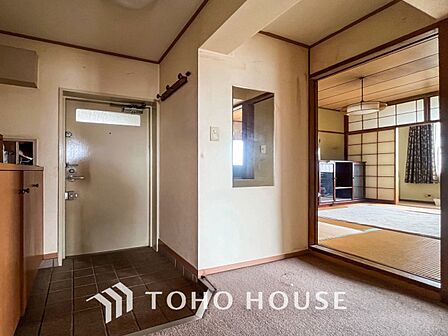 居住者の帰り、訪れる方を優しく迎えてくれる玄関です。
