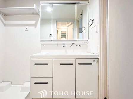 洗面台・洗面所十分な大きさの洗面台は、朝の慌ただしい時間でも余裕とゆとりを感じて頂けます。