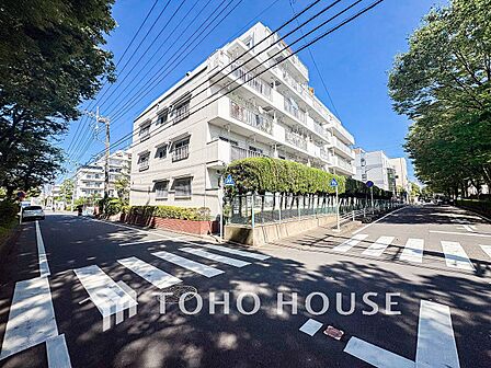 忙しく過ぎゆく日常を置き去るほど、ゆったりした時間が流れる住環境。