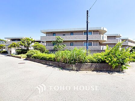 表現された空間は豊かな光と風を纏い、暮らしの時間を豊かにしてくれます。