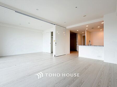 ここにはみんなが集い、食事と楽しい会話が始まるスペース。