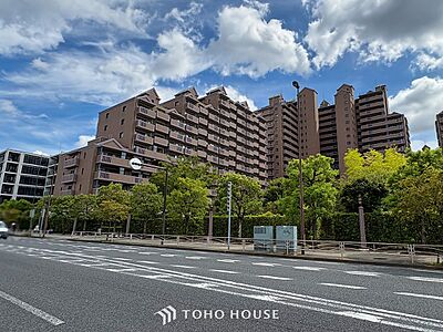 外観:表現された空間は豊かな光と風を纏い、暮らしの時間を豊かにしてくれます。 外観:表現された空間は豊かな光と風を纏い、暮らしの時間を豊かにしてくれます。