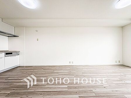 忙しい朝でも、しっかり家族が揃って食事をして頂けるゆとりある大きさのダイニングスペース。