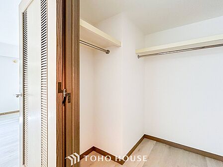 衣類だけでなく大きな荷物も収納でき、お部屋がすっきりします。