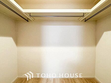 衣類だけでなく大きな荷物も収納でき、お部屋がすっきりします。