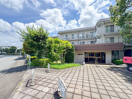 風を感じ青い空から太陽の恵みを感じる温もり溢れる佇まい。