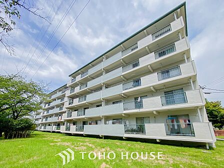 風を感じ青い空から太陽の恵みを感じる温もり溢れる佇まい。