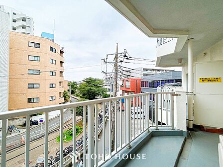 開放的で気持ちの良い眺望と青い空を満喫できます。