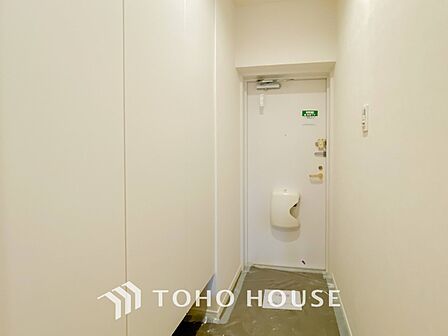居住者の帰り、訪れる方を優しく迎えてくれる玄関です。
