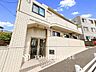 外観：爽やかな青空の下に贅沢なほどに降り注ぐ陽光、豊かな居住性と、クオリティが見事に調和した住空間。