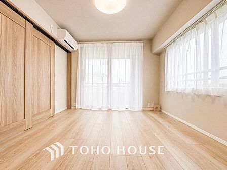 一日の疲れをいやしてくれる主寝室。自分時間を快適に過ごすプライベートルーム。