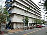 周辺：内科・小児科・外科・皮膚科・眼科・産科など、様々な診療科目がある大きな総合病院です。