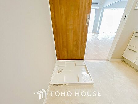 洗濯機を配置しても十分なスペースを確保しております。