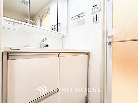 清潔感のあるプライベート空間は、身だしなみチェックや肌のお手入れに最適です。