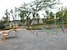周辺：閑静な住宅街にある公園。高台にあるので遠くの景色も良く見えます。