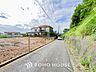 外観：前面道路含む現地写真『快適』は「家」と「街」と「環境」が調和した時に訪れるだと改めて感じさせてくれます。