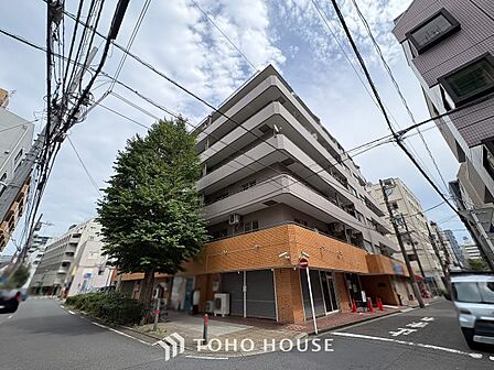 時代の流れに惑わされないシックなカラートーンで街並みに溶け込む外観。