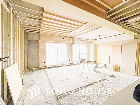 あたたかい日差しがたっぷり降り注ぐLDKは自然と家族の顔があかるい笑顔に。