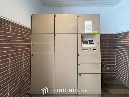 普段留守がちなご家族にも安心な宅配ボックスを完備。