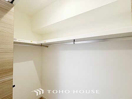 衣類だけでなく大きな荷物も収納でき、お部屋がすっきりします。