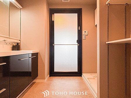 ご家族の1日が始まり、1日の終わりを締めくくる洗面空間。