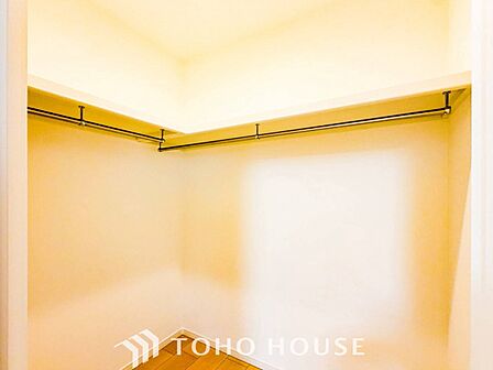 衣類だけでなく大きな荷物も収納でき、お部屋がすっきりします。